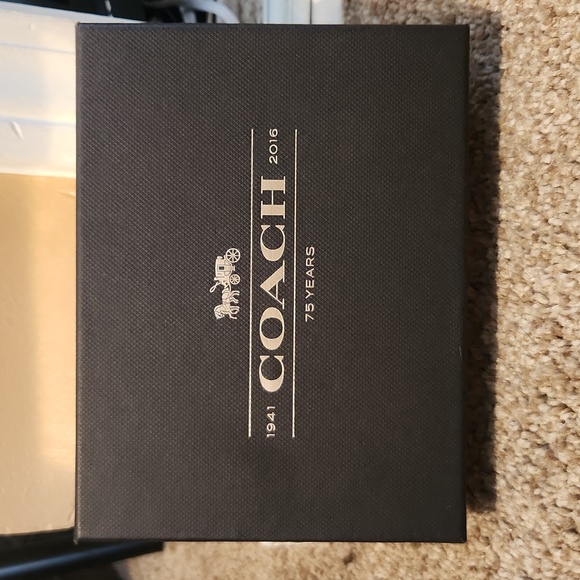 Coach Wristlet Madison OP Art Small NWT - Picture 3 of 3